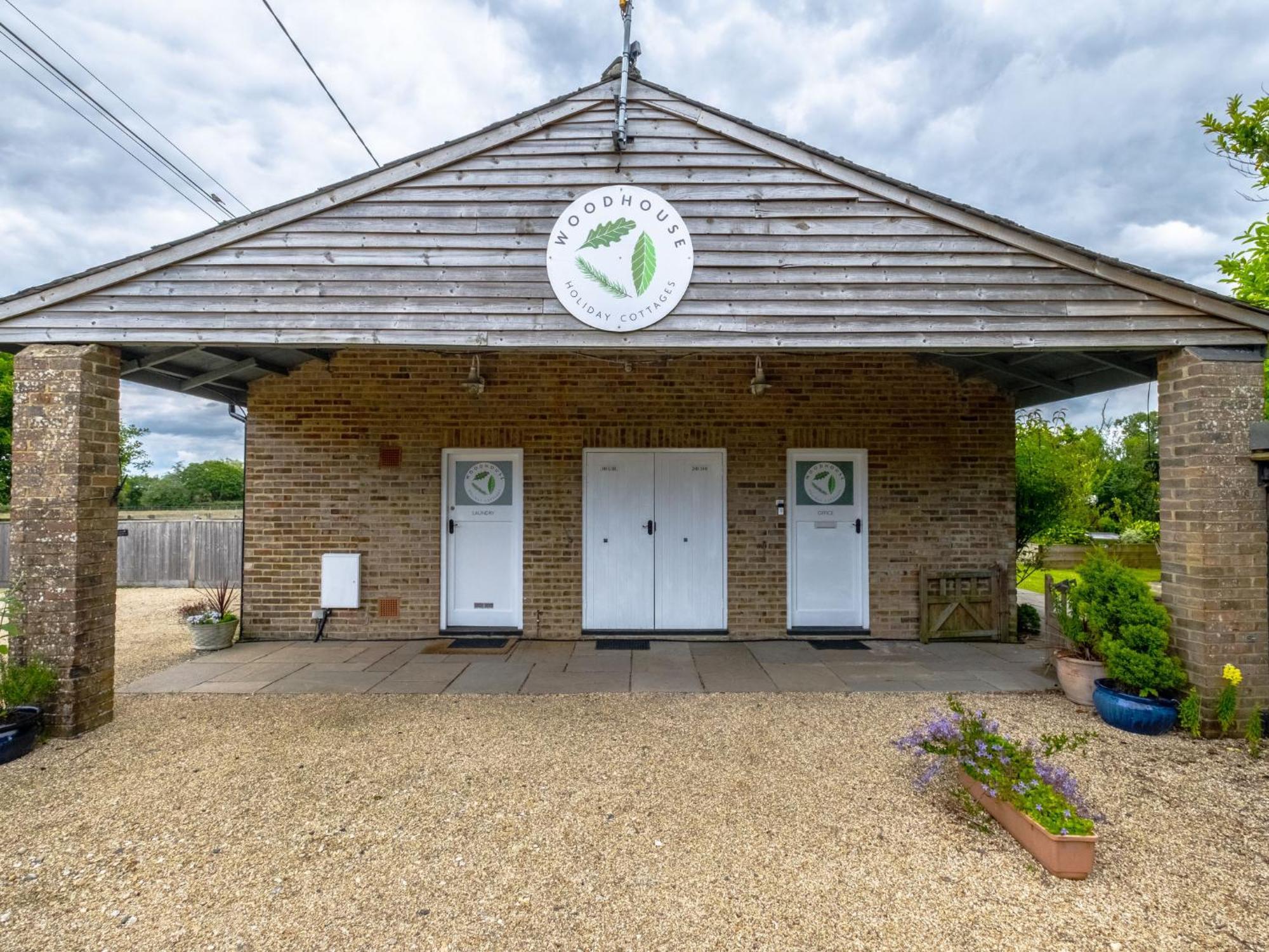 Holiday Home Woodhouse-4 By Interhome Shermanbury Exterior photo